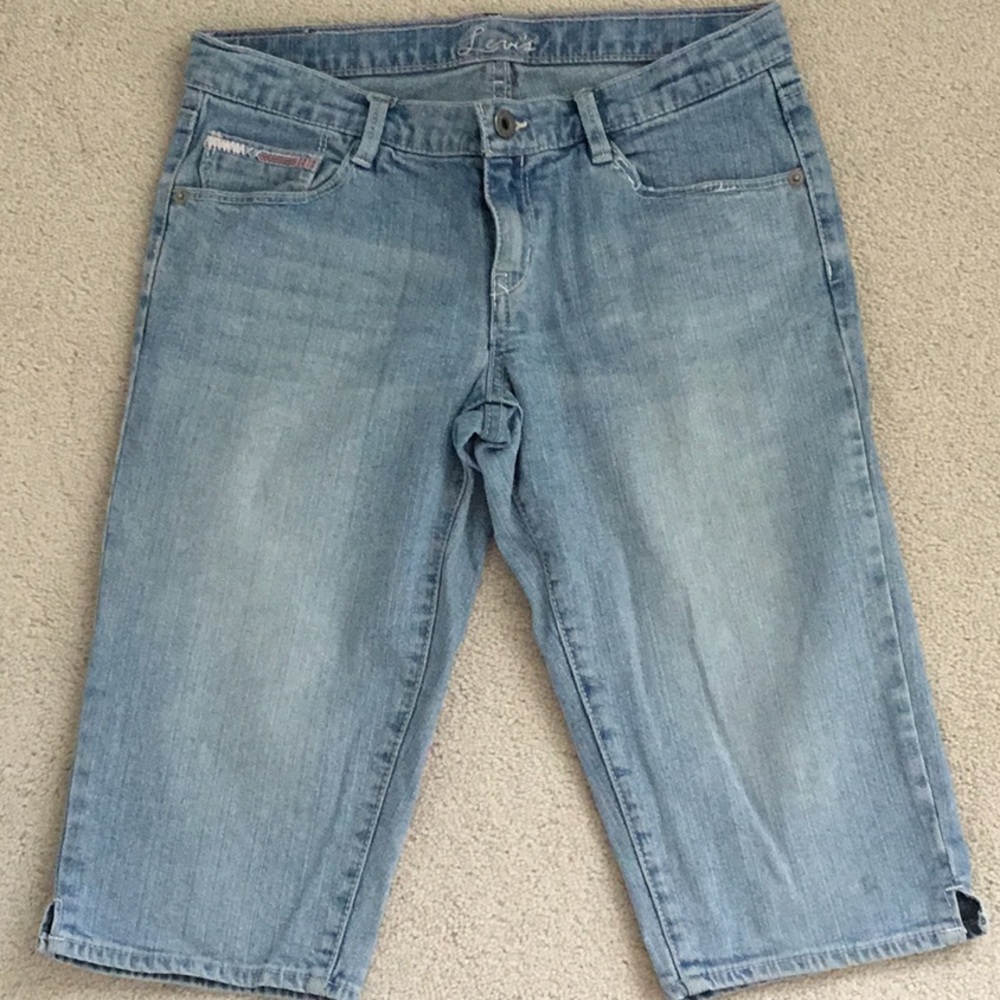 Girl’s Levi’s shorts with the waist regulation size US 16 girl